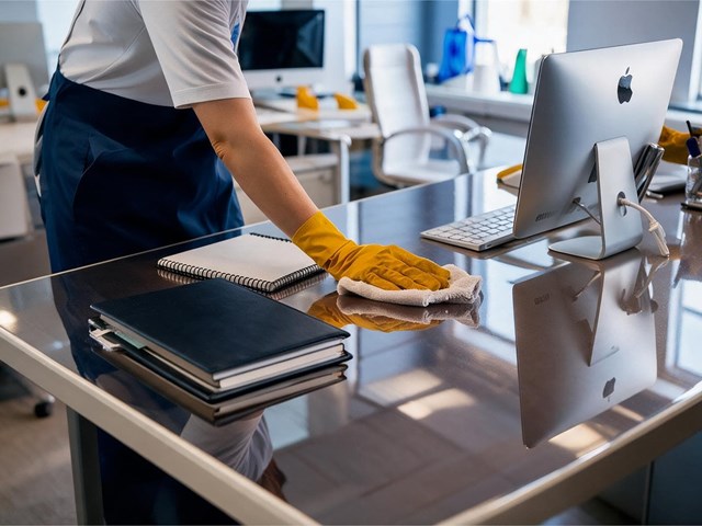 5 productos prohibidos en un despacho con equipamiento electrónico