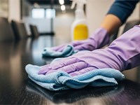 Protocolos de limpieza e higiene para un entorno de trabajo seguro